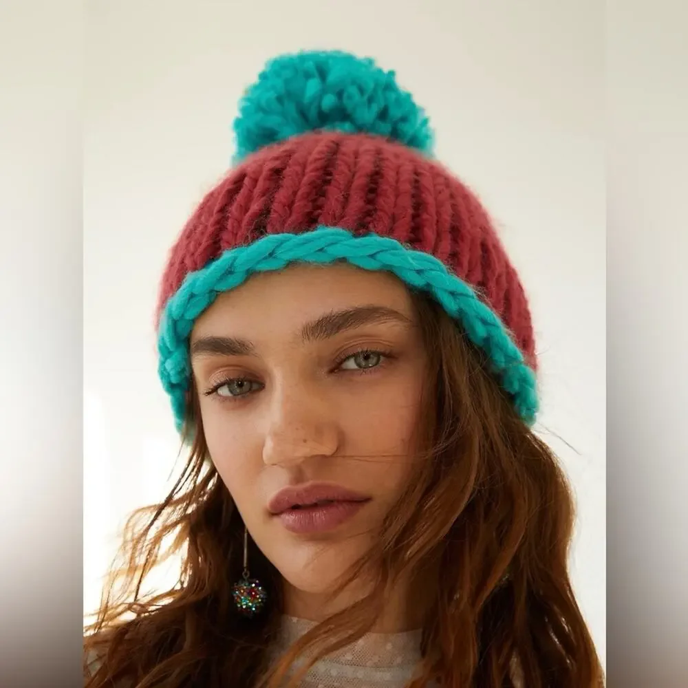 NWT! Poppy Mega Pom Beanie
